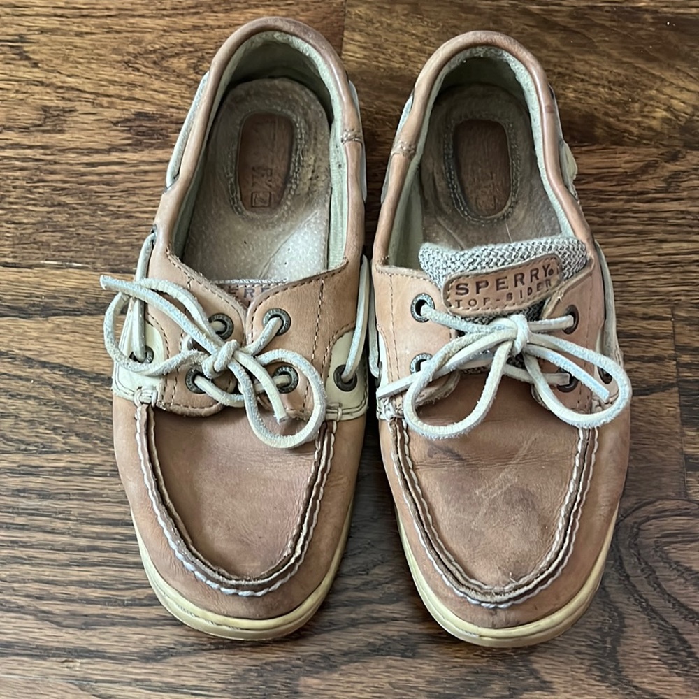 Sperry size 6
